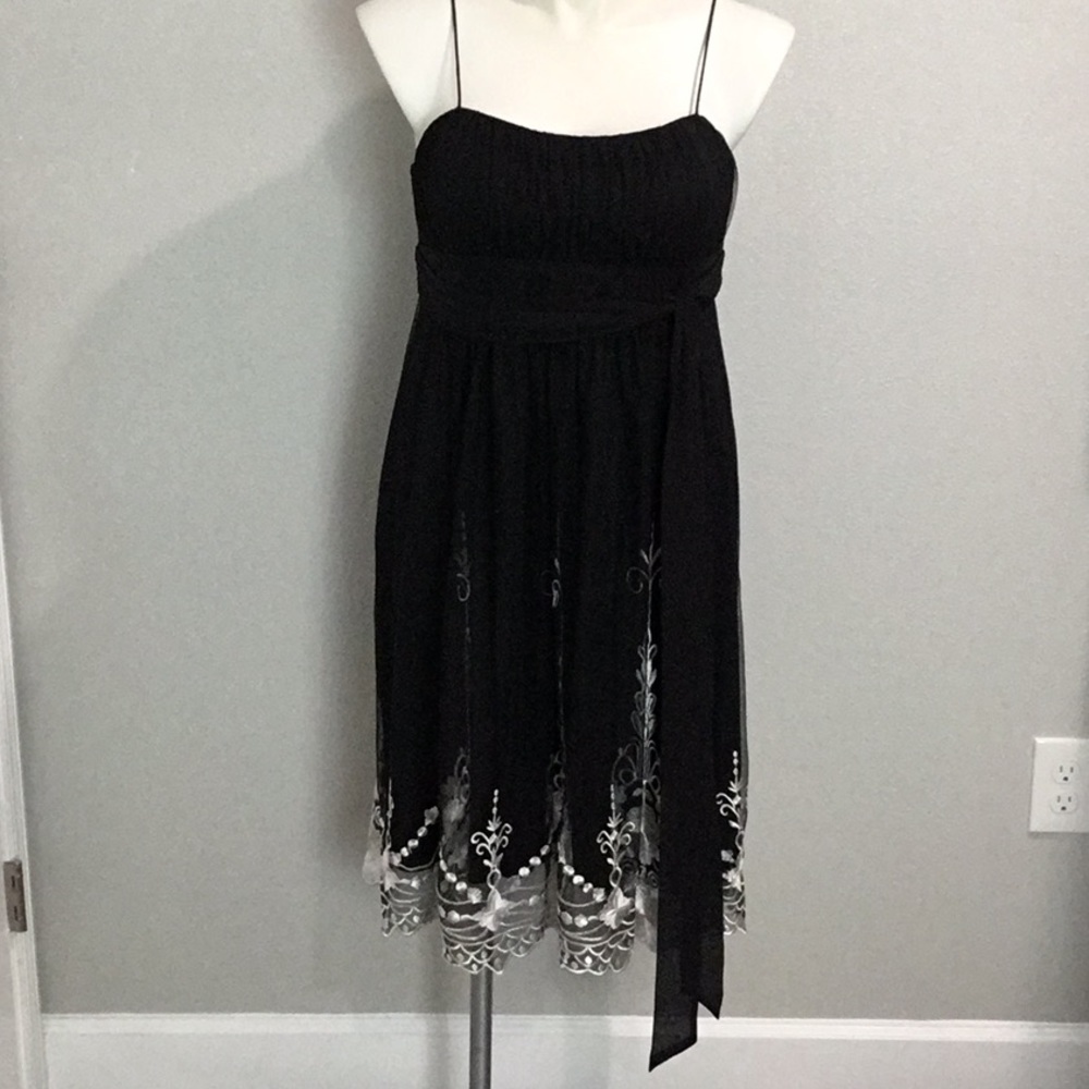 Prom/formal dress. Black with white embroidered edge. Size 16